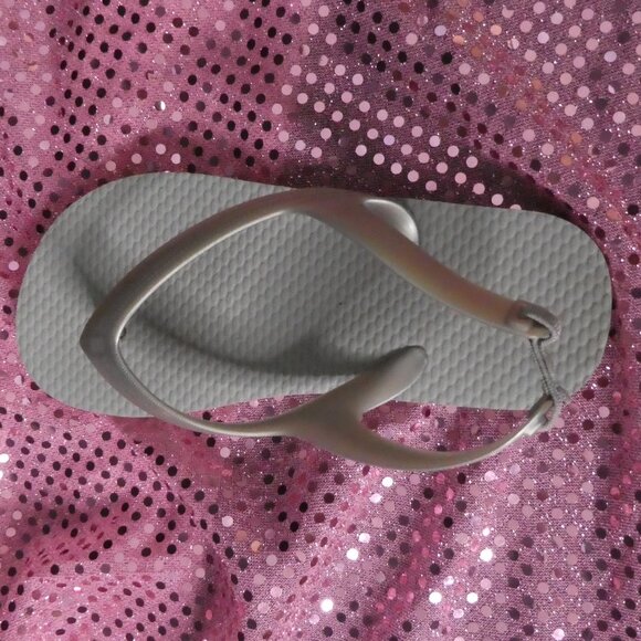 Unisex Grey Flip-Flops For Kids | Size 11 - Picture 10 of 12